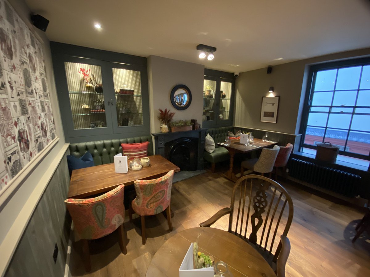 Beckets_Park's tweet photo. #northantshour we were very lucky to experience the amazing refurbishment of #Shipmans in the town centre last night 🍻 🥩 🍰
The food & service are fabulous- go try it out. Well done to Gary, Paul and the team at @PubsMcmanus #supportlocalbusiness @NorthantshourUk #northampton https://t.co/8gNUA6mwLR