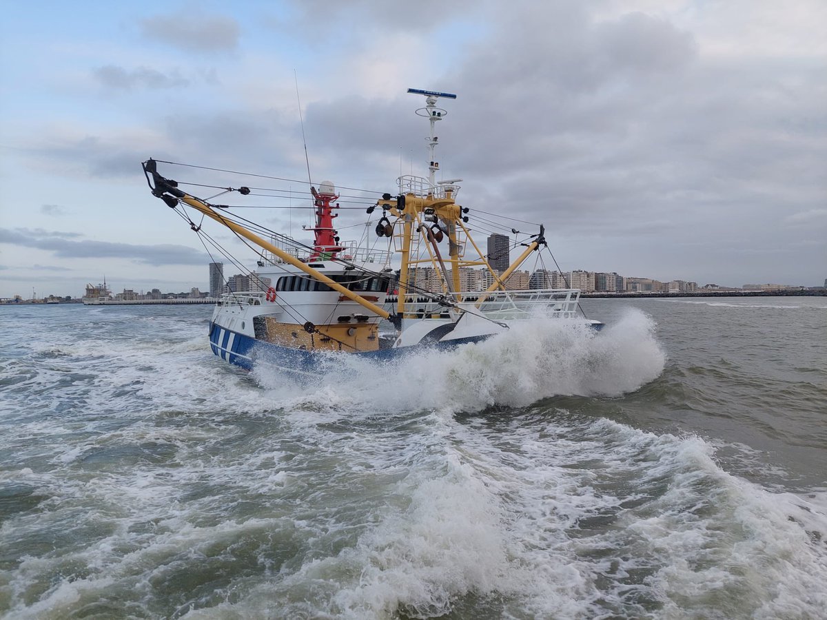 After unload the fish in Oostende, sailing to Stellendam for some maintenance with the Z-201 Job Senior