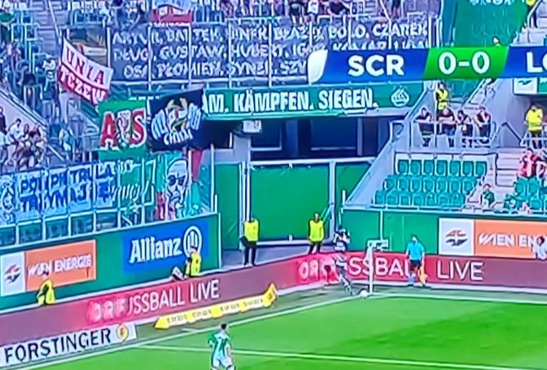 breslavia_71's tweet photo. Rapid - Lechia 0:0 #RAPLGD
-Lechia wywiozła z Wiednia bardzo dobry wynik, lekko ponad oczekiwania
-W Wiedniu było bardzo dużo kibiców Śląska
-Jeszcze więcej Lechia pozdrowiła transparentem :)
-Rapid trochę mocniejszy w środku pola, ale obrona Lechii dziś była TOP zorganizowana. https://t.co/aWNclsiRy3