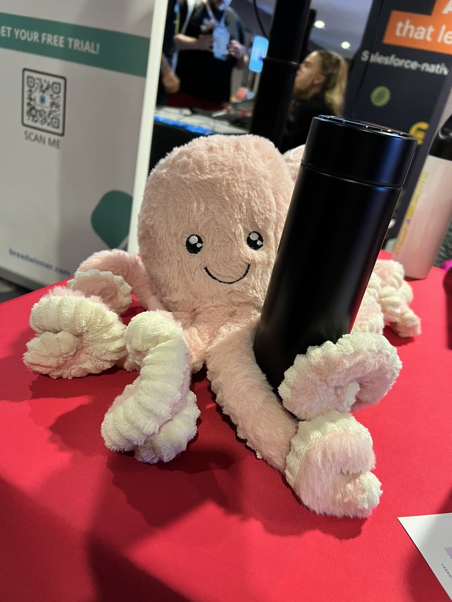 Cutesiest little mascot I’ve seen floating around <a href="/MidWest_Dreamin/">Midwest Dreamin'</a> #MWD22 <a href="/spekitapp/">Spekit</a> Speki is heading home with me too  #changemanagement