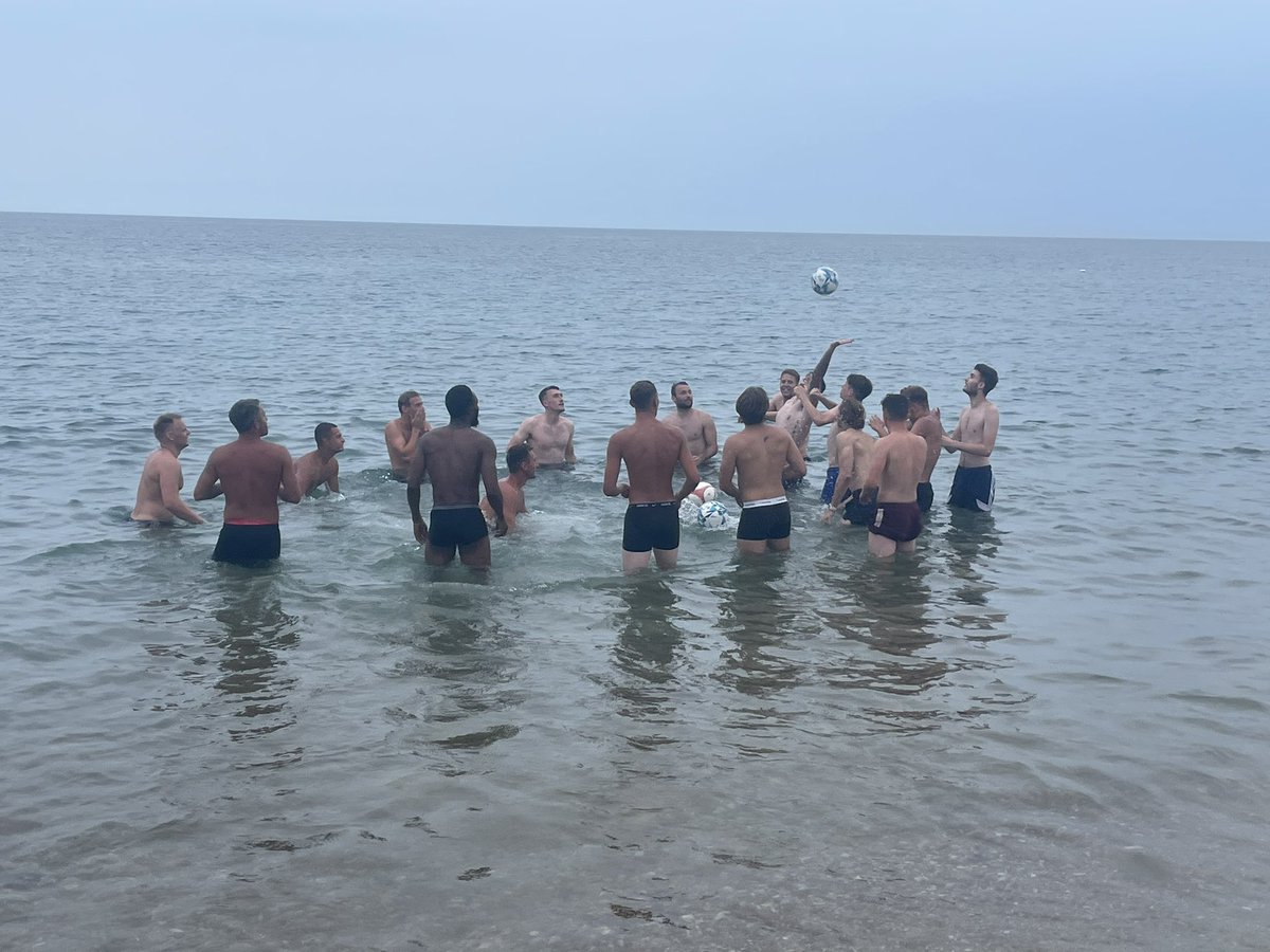 Evening session down at Pagham beach 🦁

#beachwork #teambonding