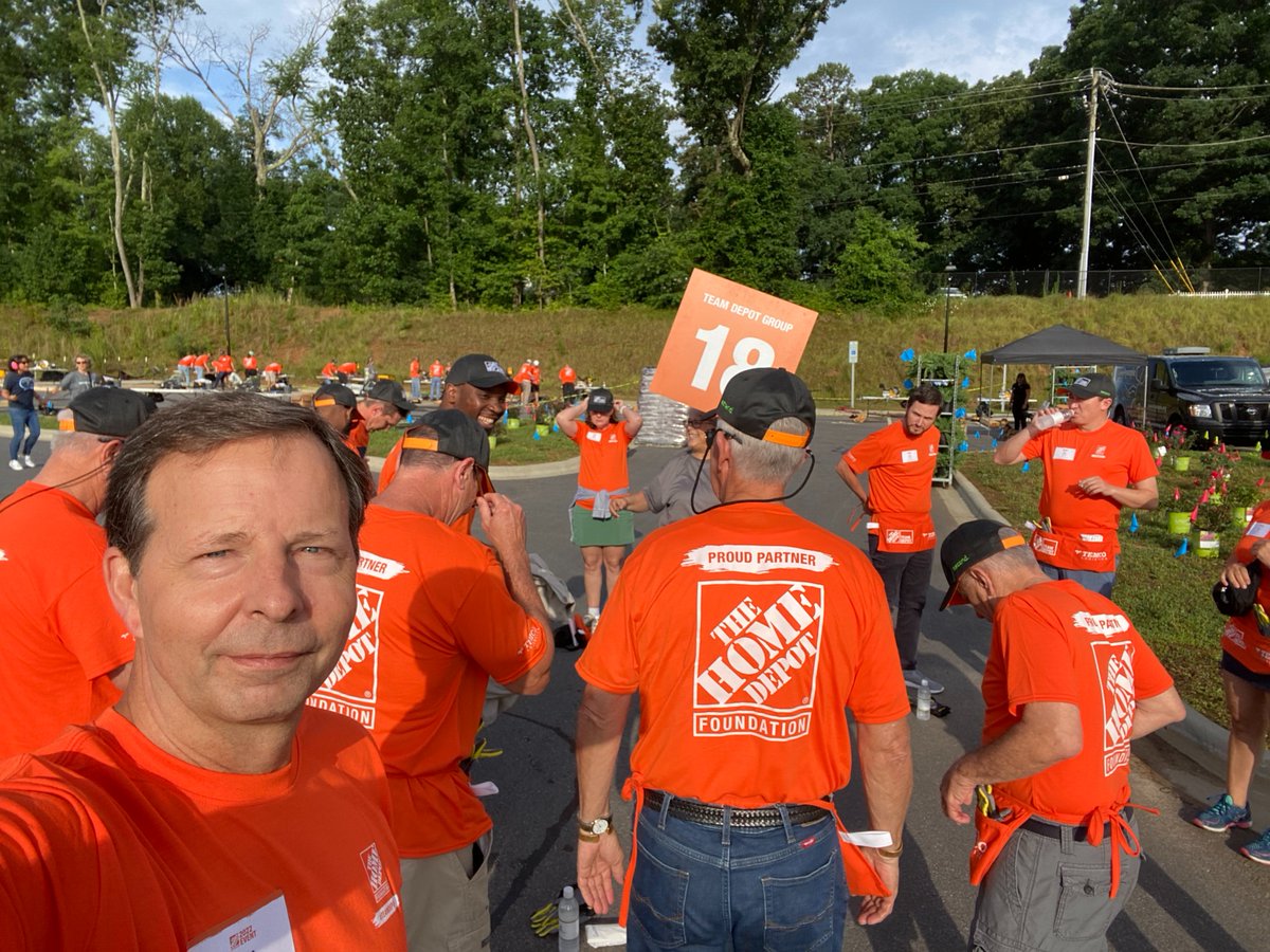WeDriveCFI's tweet photo. Last week, CFI partnered with @thehomedepot Foundation to build affordable and accessible housing for female veterans. We are proud to volunteer time, sweat, and resources to stay #TrueToTheTroops and support the cause!  #PeopleDrivePossibility #WeAreCFI https://t.co/1Ew1yFNDjI