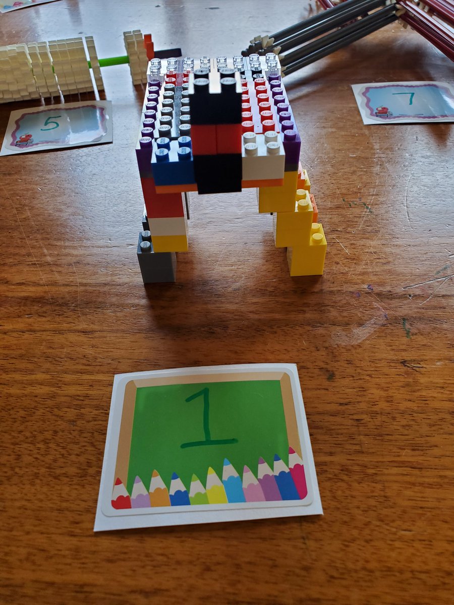 HeatlyLibrarian's tweet photo. Yesterday grade 2-6 created "creepy crawlies" out of LEGOs and KNEX. https://t.co/PucCjf9CPZ