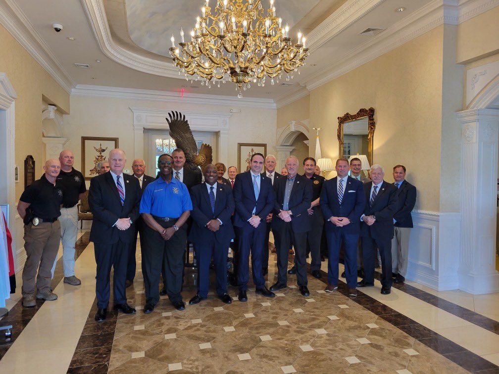 MonmouthSheriff's tweet photo. .@SheriffGolden attended Constitutional Ofcs Asn of NJ meeting @eagleoaks w County Sheriffs,Clerks&amp;Surrogates. Topics of discussion included diversion of 911 fees,criminal justice reform&amp;auto theft. Congrats to Ryan Milancewich for receiving COANJ achievement awd.@MonmouthCoClerk https://t.co/dO55KFj6sL