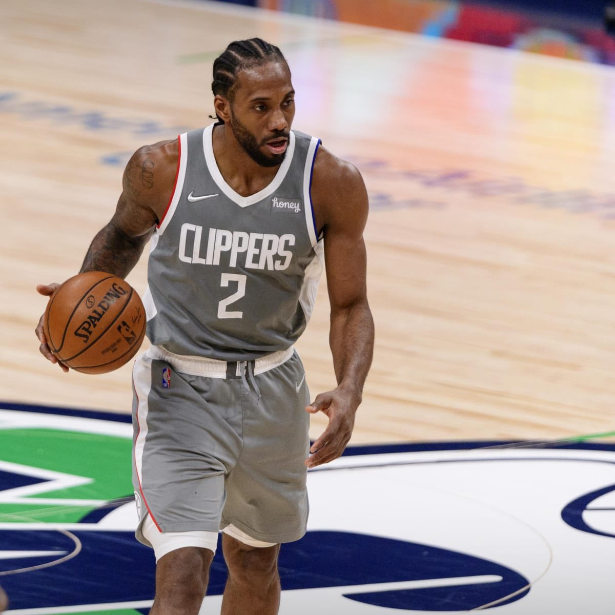 NBAMemes's tweet photo. Kawhi Leonard is so hard to rank all-time. He’s so talented and skilled, but plays 12 games a season 💀 https://t.co/IC480itVy1