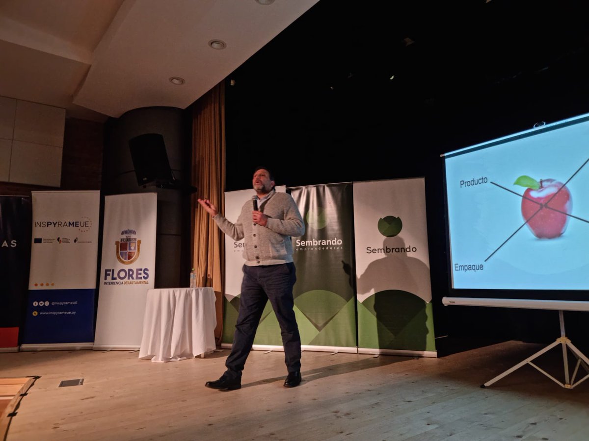 UDE_Oficial's tweet photo. El docente de #UDE Eduardo Ríos estuvo presente en Trinidad, #Flores en la charla de #SembrandoUY para emprendedores. ¡Gracias a todos los que nos acompañaron! No se pierdan los próximos eventos del #ProgramaSembrando. #TuCarreraTuFuturo #SeguíAvanzando #UniversidadDeLaEmpresa https://t.co/HjZmTbN9Ec