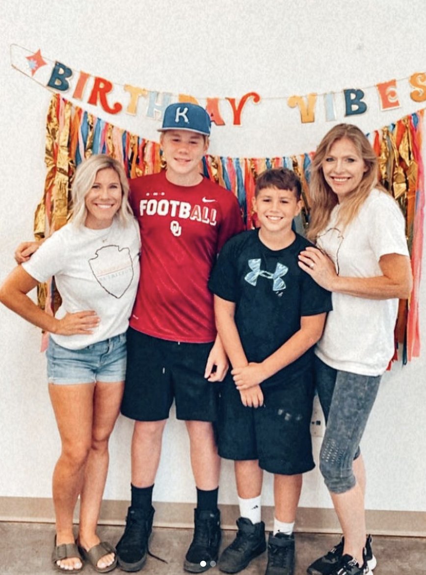 UBMeWorld's tweet image. Wishing a very happy 1st birthday to one of our amazing restaurant partners, Arrowhead in Ottawa, KS! They have participated in many of our Community Campaigns and are always giving back to their community!

Wishing them tons of love &amp;amp; future success!!!