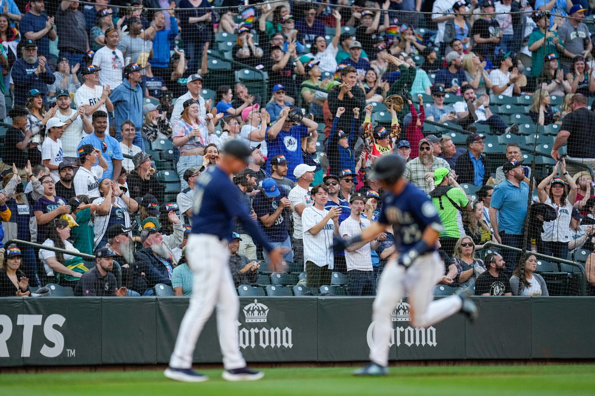 Mariners tweet picture