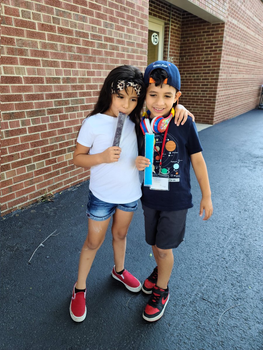 SullivanTeach's tweet photo. We ❤ Field Day #d123summer #d123 https://t.co/opVuFPbOFh