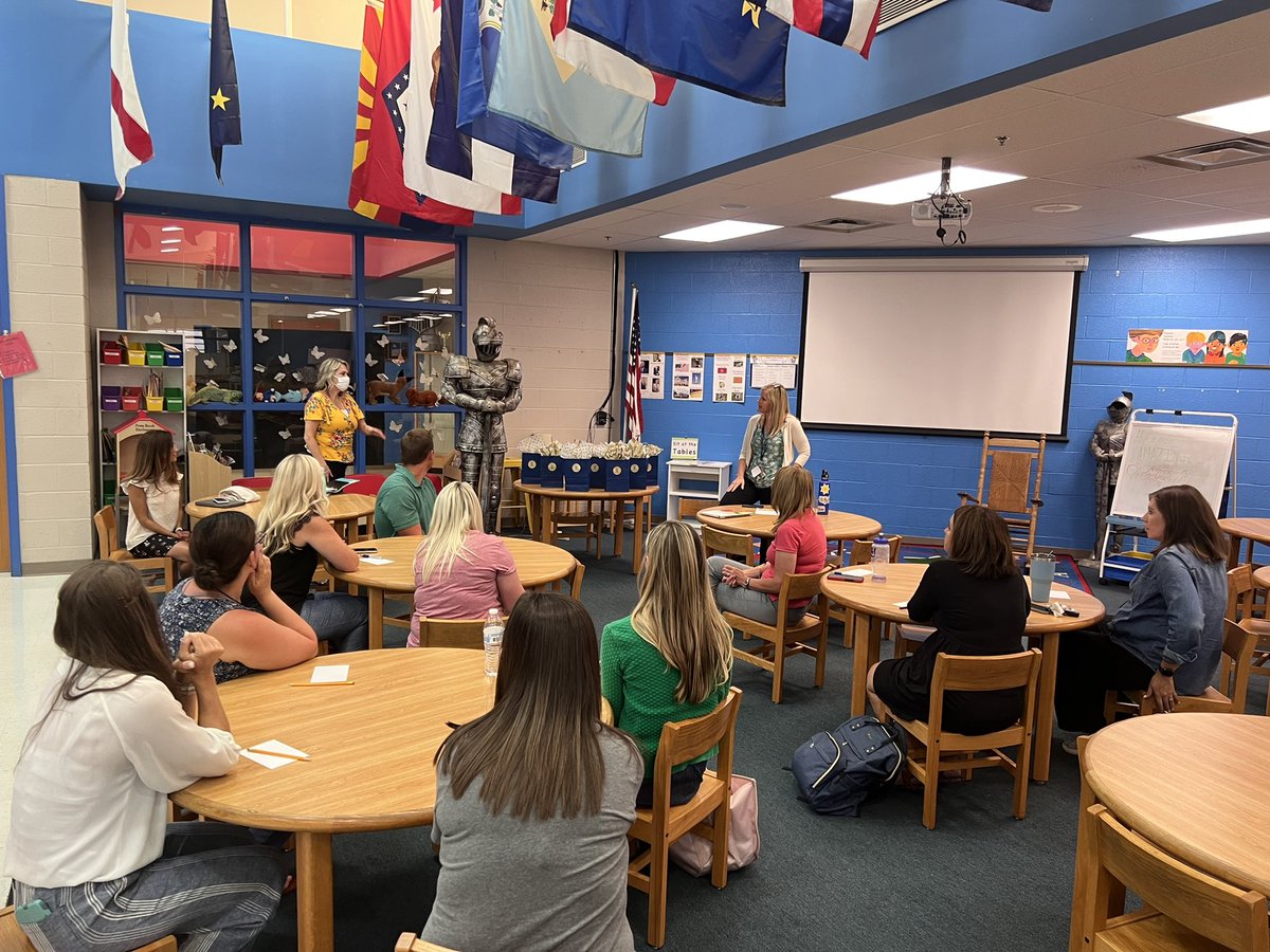 CastleHeights2's tweet photo. Welcome to the Castle!! We are so excited to celebrate our new staff members!! ππ #chrocks #uKNIGHTedwestand https://t.co/EVrjEzu4N4