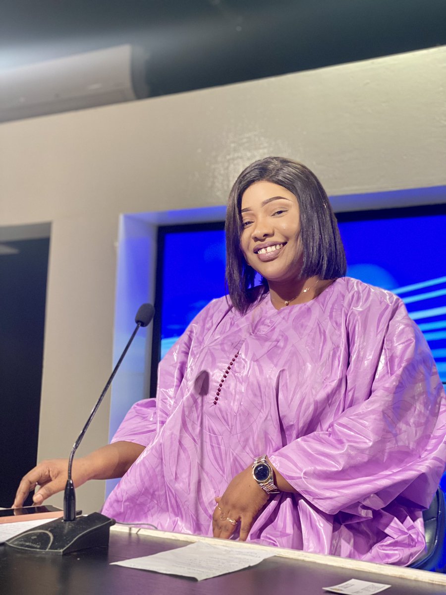 2stvsenegal's tweet photo. ✨VOTRE ÉDITON EN WOLOF DE LA SOIRÉE, C‘EST EN DIRECT ET À L’INSTANT AVEC #COUMBAGUISSE À LA PRÉSENTATION‼️
-
#2STVLIVE
#XIBAARYI19H https://t.co/pWiApskHN8