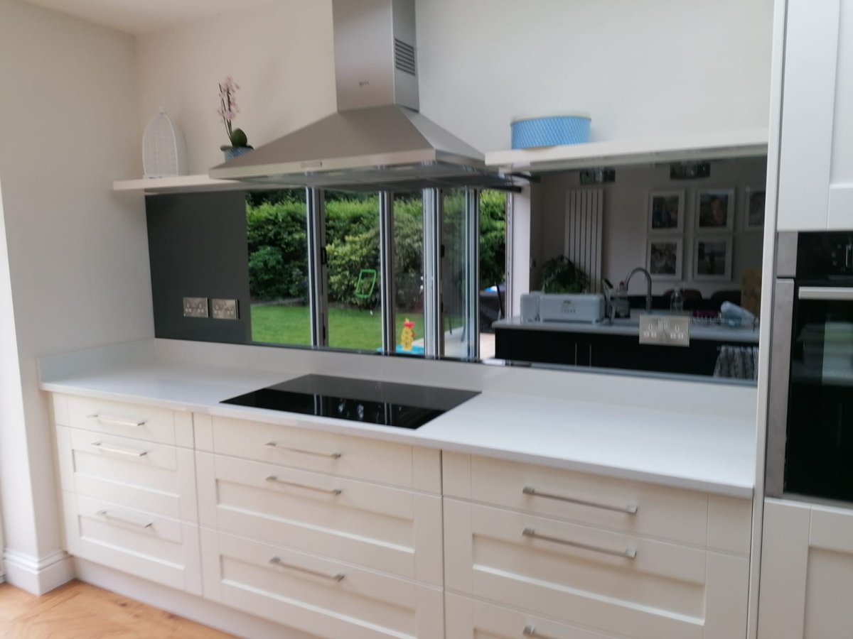 TaylorsGlass's tweet photo. Gorgeous grey mirror glass splashback, supplied and fitted today by the #TaylorsTeam π #splashbacks #Kitchenenvy https://t.co/uLUOrJRkLm