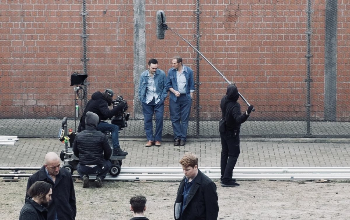 CeluloideMag's tweet photo. #FranzRogowski y #GeorgFriedrich durante el rodaje de #LaGranLibertad/#GrosseFreiheit de #SebastianMeise 👉🏻 https://t.co/Eu5APYmBaI
…
#DetrásDeCámaras 🎬🍿🎞 https://t.co/FDA7UHenFC