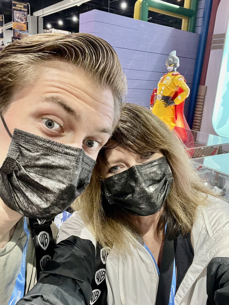 KarriThompson's tweet photo. Preview night at Comic-Con. #comiccon2022 #ComicCon https://t.co/hoD9AZBKQj