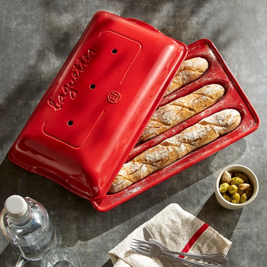 LocalRoot221's tweet image. Freshly-baked bread pairs perfectly with all of your favorite Summer flavors! Emile Henry bread baking essentials make crafting fresh, artisanal bread a breeze.

Shop the Emile Henry Baguette Baker: l8r.it/j46j
.
.
.
#localroot #kitchenstore #emilehenry #piedish #pie
