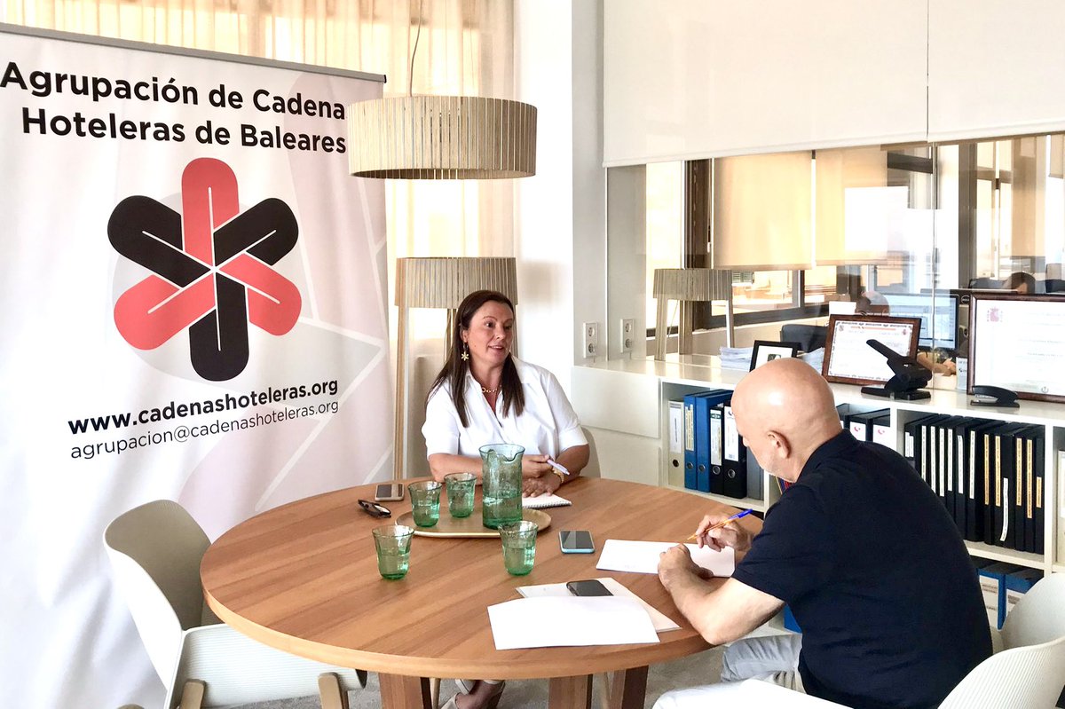 fehmallorca's tweet photo. Continuamos la atención a los medios de comunicación, mañana intensa para la presidenta de #ACH #CarolinaQuetglas directora general @BQHoteles y la vicepresidenta ejecutiva @fehmallorca @mariajaguilo con encuentros @AldiaIB3 @IB3radio @mariaferrercom @diariomallorca @UHmallorca https://t.co/k87TPKYdsF