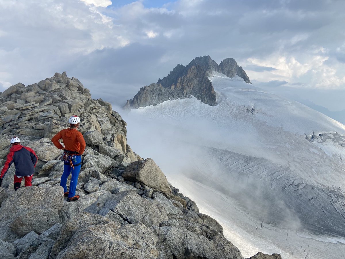 Sapper_Climbing's tweet photo. EX NORTHERN REMEC ALPS 22
DAY 3: Rope teams up early for a crossing of the heavily crevassed Glacier du Tour up to the granite summit of Tête Blanche (3421m) 🇫🇷🇨🇭
AMF teams got great time on the ice as the experienced teams fancied a few peaks on the way back. https://t.co/gmhC05TOda