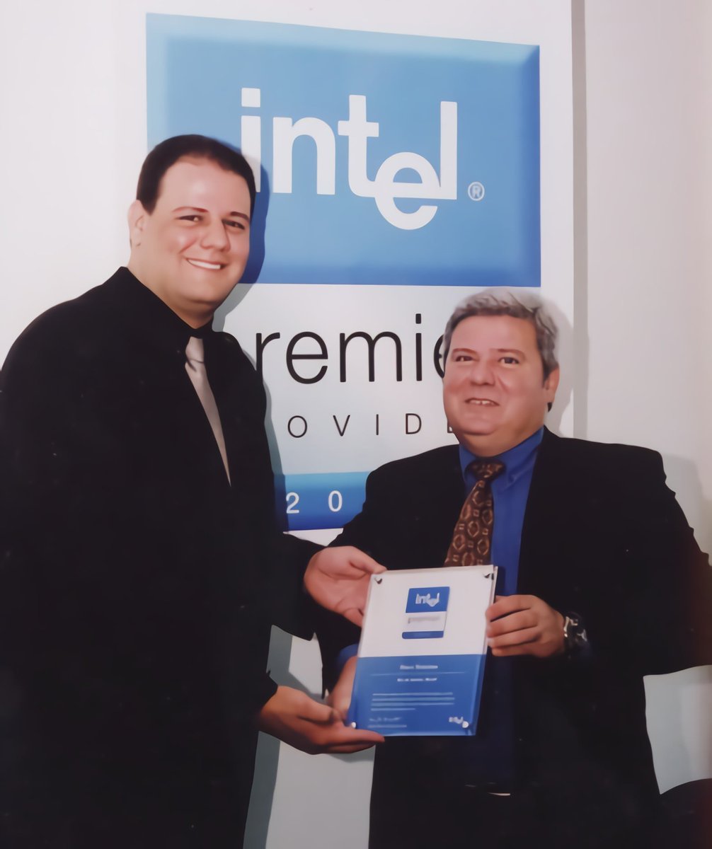 Sinco_Brasil's tweet photo. Nesse #TBT voltamos para 2002! Quando recebemos a Certificação #Intel Premier Provider!
Lembram do logo antigo da Intel? (Nessa foto lá se vão 20 anos!)
#happytbt #happytbthursday #Tradição #Desde1982 #Sinco #throwbackthursday #TBT2002 https://t.co/SwB8Oahcvr