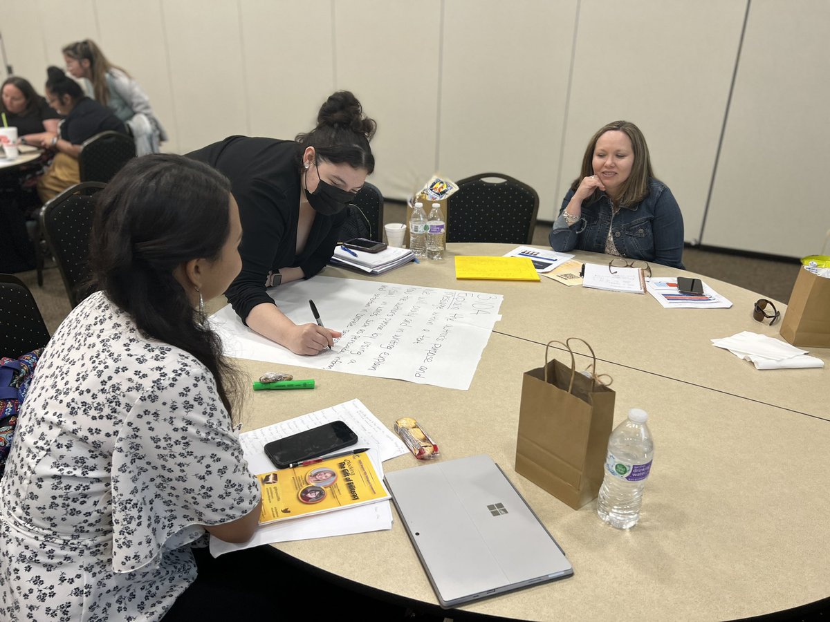 BilSpecialist's tweet photo. Breakout session in our #DISDBilSymp. I’m thrilled to see all our assistants so engaged and working for our Bronco EB’s.
#DualLanguage #TheGiftofBiliteracy
@DISDBroncoPride @BroncoEBs @vivianrpratts1 https://t.co/n8XASvRRi7