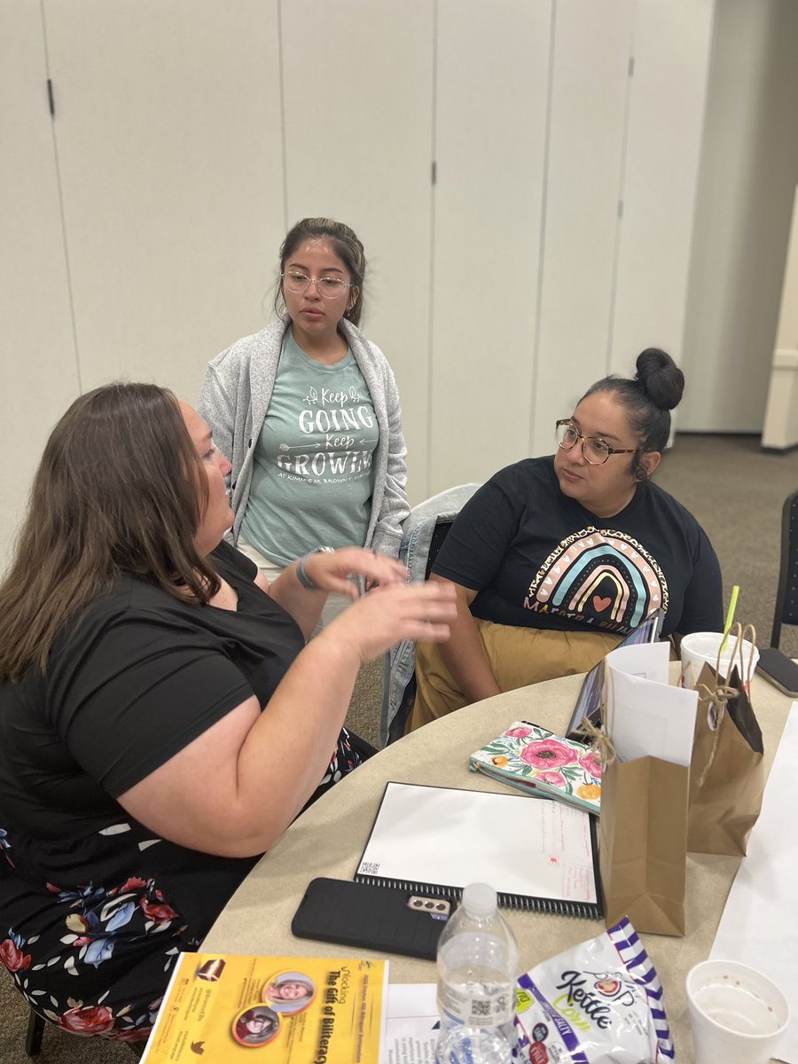 BilSpecialist's tweet photo. Breakout session in our #DISDBilSymp. I’m thrilled to see all our assistants so engaged and working for our Bronco EB’s.
#DualLanguage #TheGiftofBiliteracy
@DISDBroncoPride @BroncoEBs @vivianrpratts1 https://t.co/n8XASvRRi7