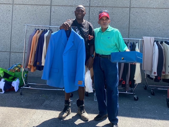 Parkavecoatcom1's tweet photo. Thrilled to be able to give back to the Buffalo community  as part of the 716GIVE initiative on Saturday, July 16th. 

Suits, socks and ties were distributed to anyone who needed. Thank you to everyone who made this day possible. 😍 #716GIVE https://t.co/YQPEfQwB0j