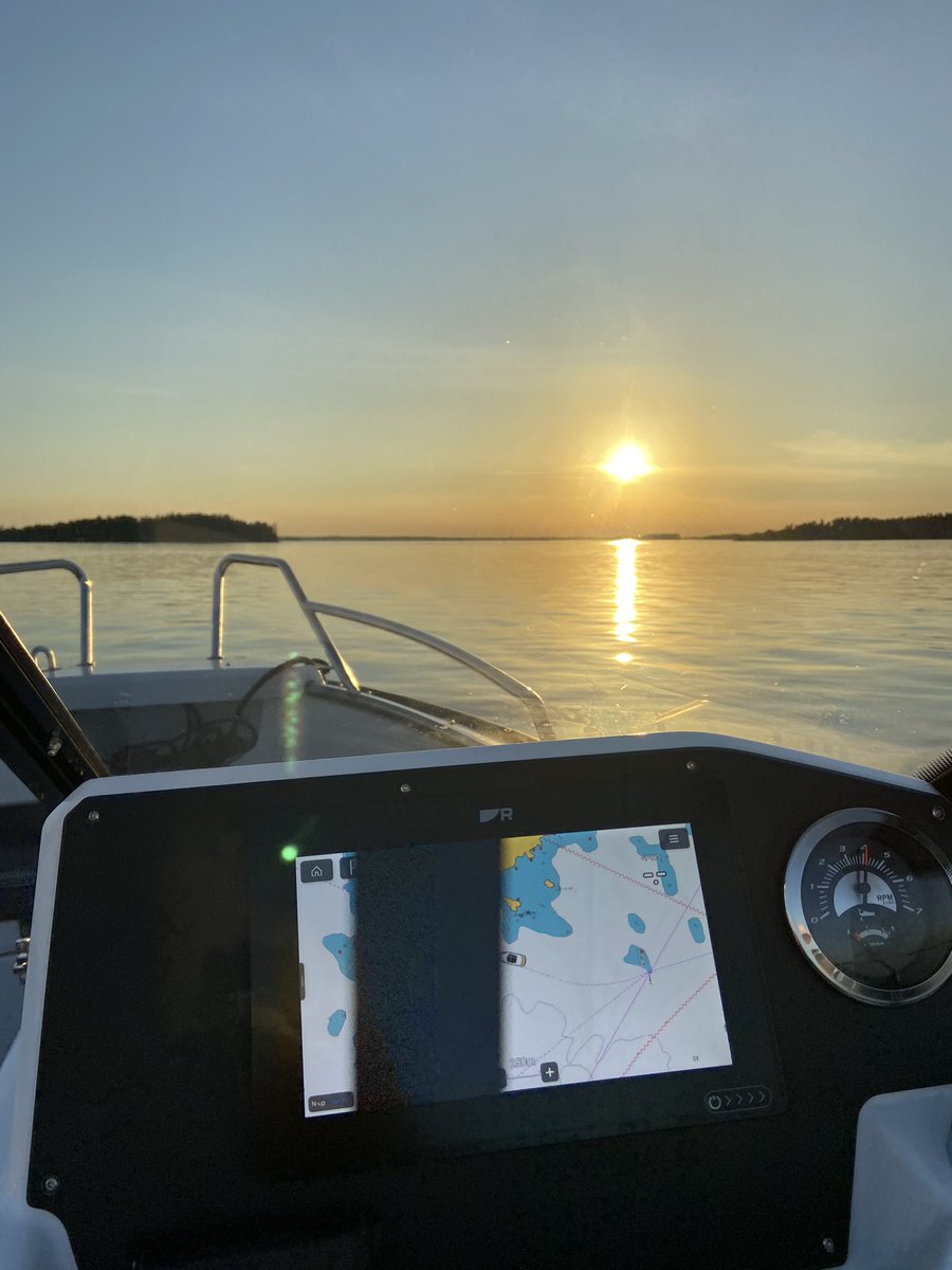 HessuHannukkala's tweet photo. #TLB2-iltareissu #Porvoo’n #Tirmo’oseen #flada’n kautta ja paluumatka kohden auringon laskua sekä kotisatamaa. #sunset https://t.co/DcLS2oqFn2