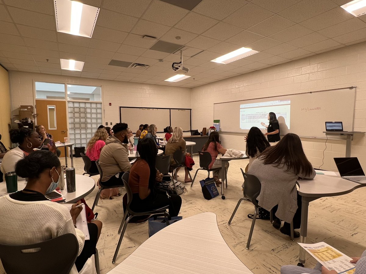 mr_bsclass's tweet photo. What a great day introducing our new Ts to the Early Literacy Model and presenting ELA resources with @Sarbarnett #educatorlaunch #hcshasthebestteachers https://t.co/1q5c4sa7rw