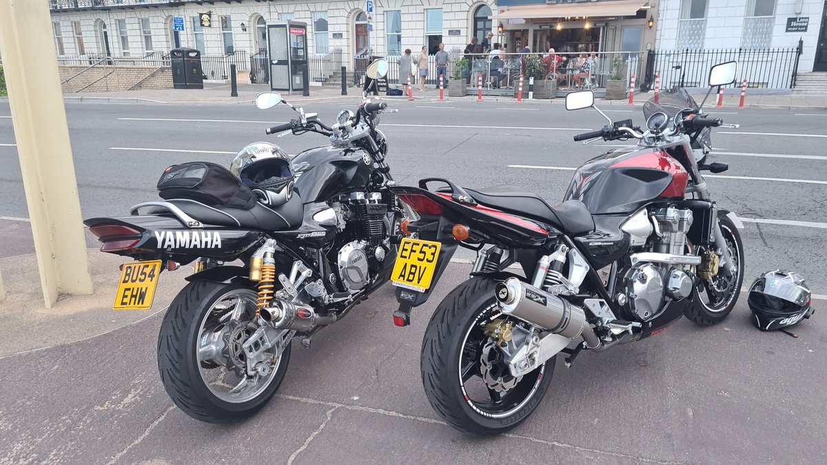 QUESTON007's tweet image. Weymouth Bike Night on the Prom... nearly 200 bikes in attendance and 35 classic cars... awesome night with good people..