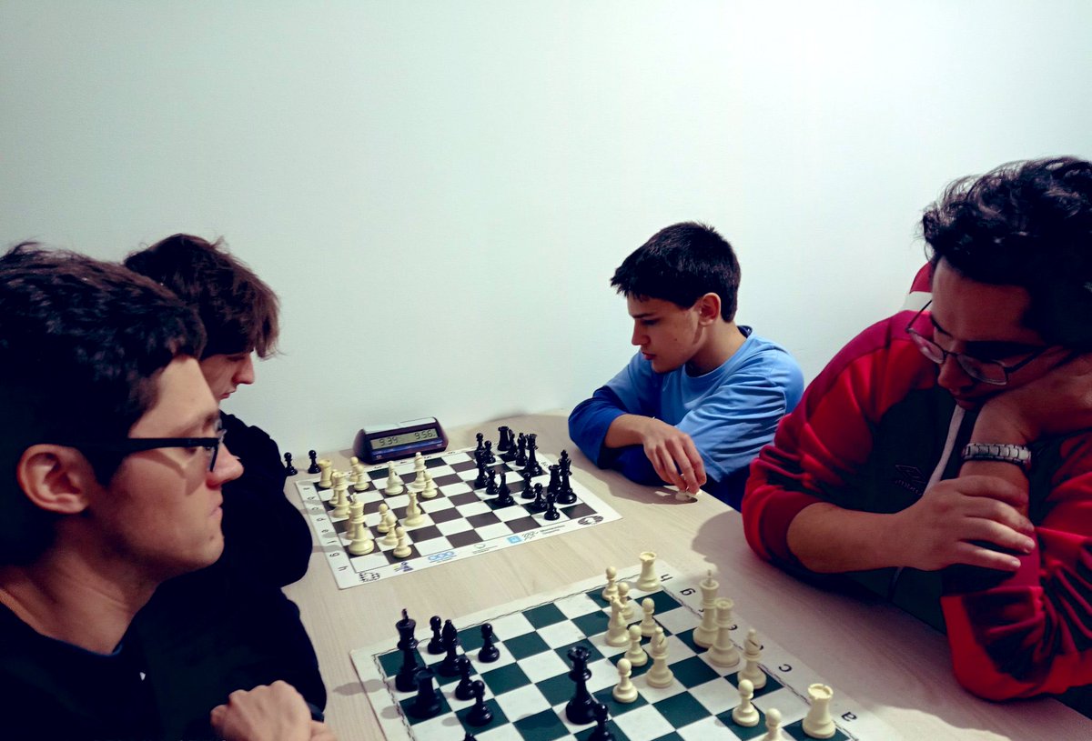 IlyaVarin's tweet photo. Международный день шахмат в Nau64 Chess Club в Монтевидео.
Día internacional de ajedrez en la academia de ajedrez @nau64 en Montevideo🇺🇾 #InternationalChessDay https://t.co/YQTpdbG9r8