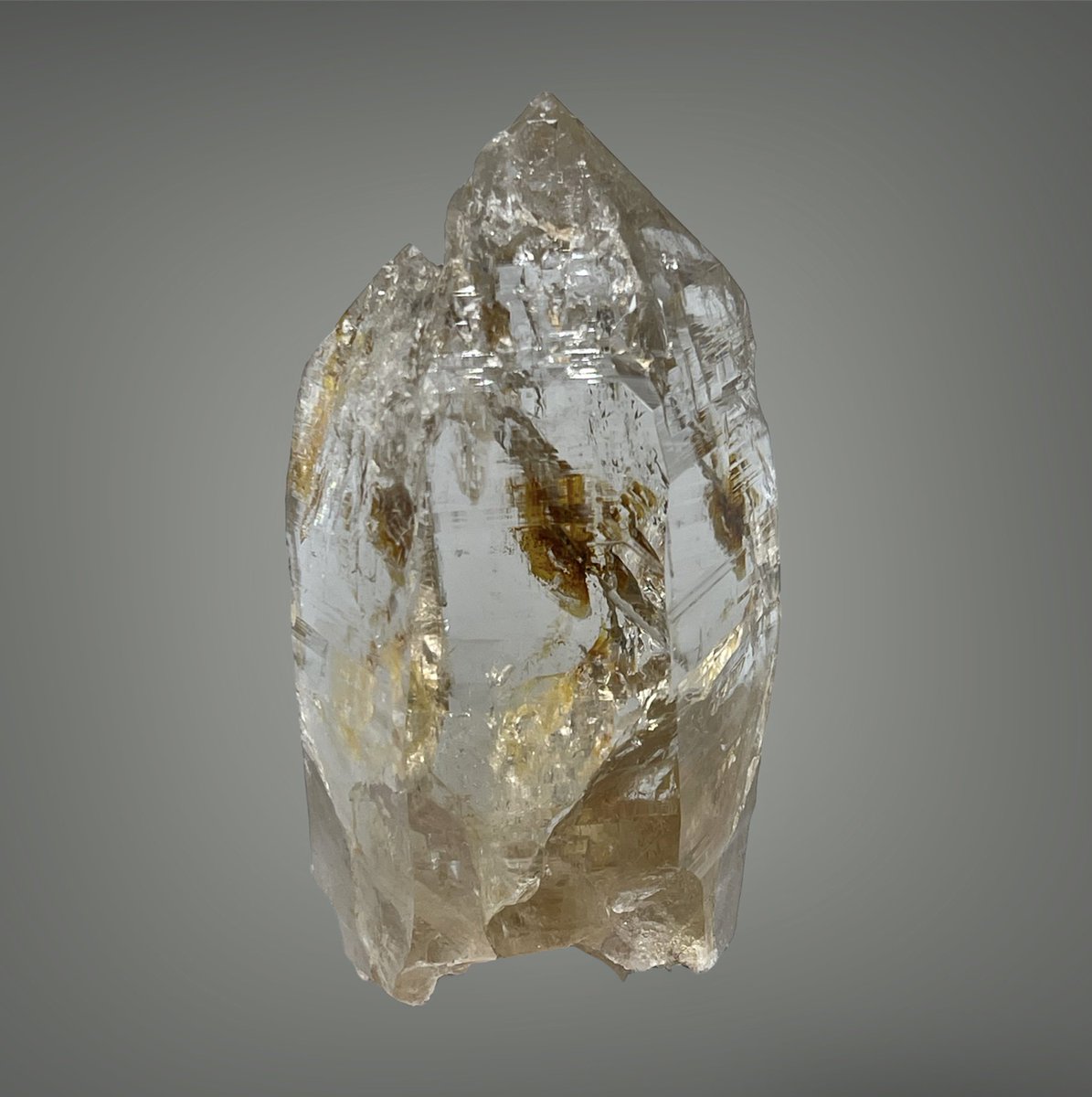 khushallgems's tweet photo. Clear Quartz crystal.
https://t.co/DZm0JW18yv
#smokyquartz #rutiledquarzt #khushalljewellery  #khushallcollection #rosequartz #khushallgems #amethystcrystal #khushallcrystal #fadenquartz #aquamarinetourmaline #yellowquartz #quartzcollecting #quartzcrystal #rutilequartz #quartz https://t.co/a1TxWQqKoN