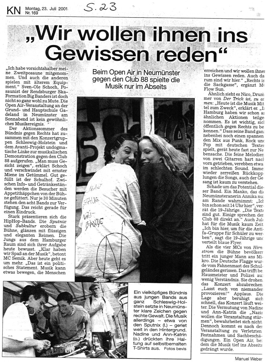 peterthomas_NMS's tweet photo. Heute vor 21 Jahren: Fünfstündiges Open-Air-Konzert gegen Nazis auf dem Gelände der GuH-Schule Gadeland gegenüber vom Club 88 mit #DritteWahl, #BigBanders, #Sputnix, #Subkultur, #DerTrickIstZuAtmen und #Hirnstrom
#NoNazisSH https://t.co/fIYf3eiIJb