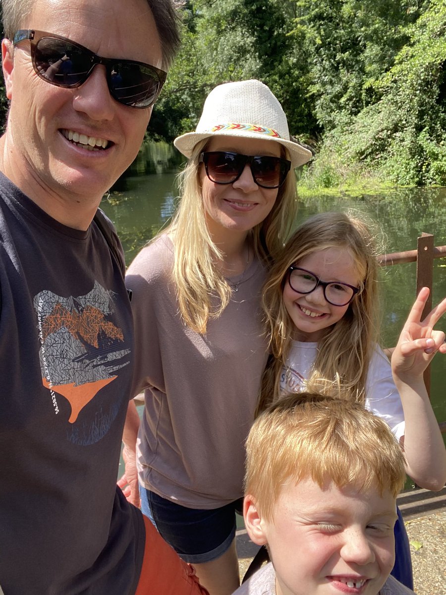 LeeMurphy48's tweet photo. Some personal news. My wife was given the 4 year all clear from bowel cancer today. My kids were 2 and 5 when she was first diagnosed. She was 38. Give those close to you a hug. You never know when things can change. Get checked out if you have symptoms, whatever your age. https://t.co/ZmqIGZV4yc