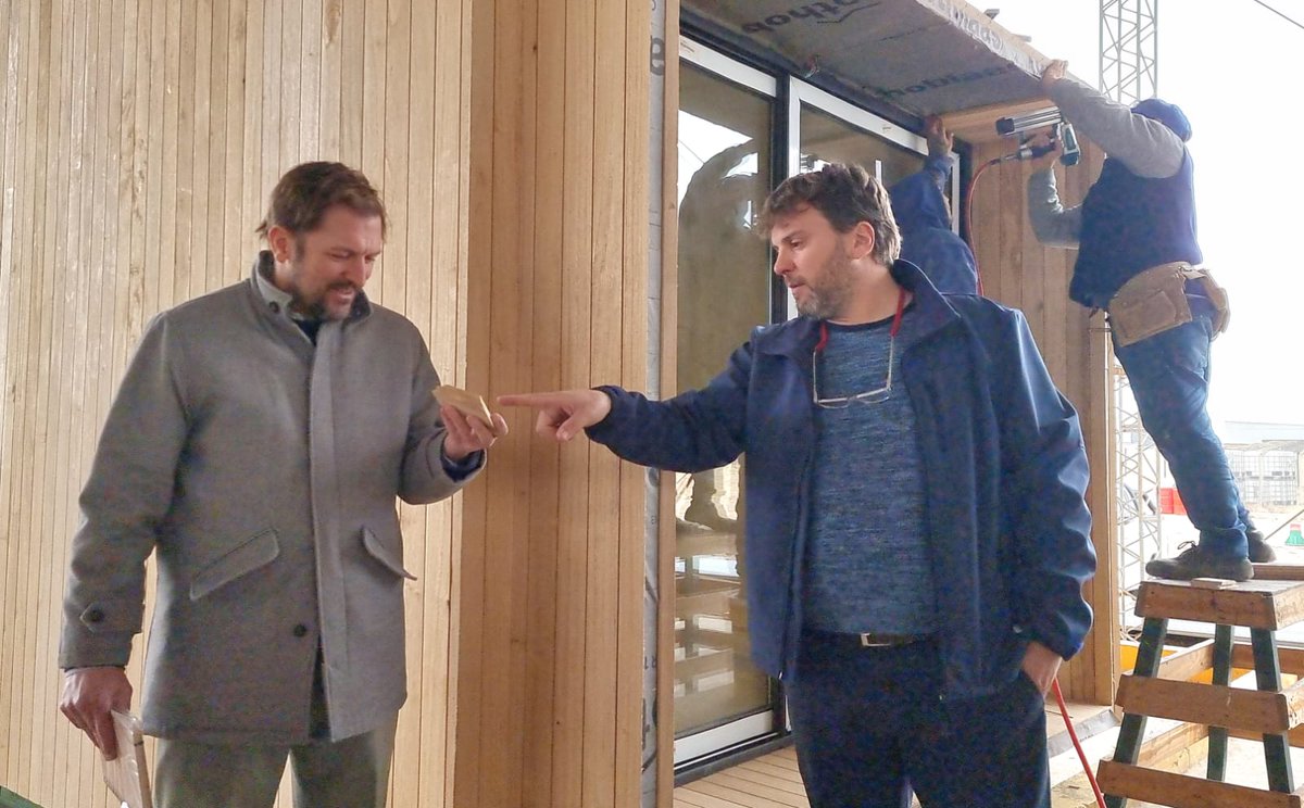 #Industria #DiversificaciónEconómica
El min <a href="/FLR_NQN/">Facundo Lopez Raggi</a> junto a la subsec de Industria, Claudia Afione, visitaron la firma TAO paneles, empresa dedicada a la fabricación de este insumo para construcción en seco, cuidando el ambiente y las tecnologías utilizadas. 
@SubseIndustria