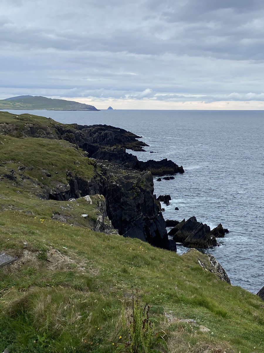 Mollkos's tweet photo. Day 1298 of #1300daysofwalking #round2crew did Ballydonegan Loop Allihies today. https://t.co/xr0eHl6ddE