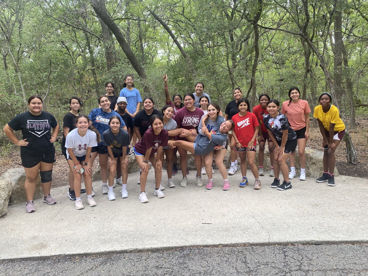 marissamuniz14's tweet photo. Lady Owls 🦉 enjoyed a great workout at Salado Creek!! Had a blast with them this morning! So blessed to be their coach!❤️ https://t.co/m7so2YZBzI