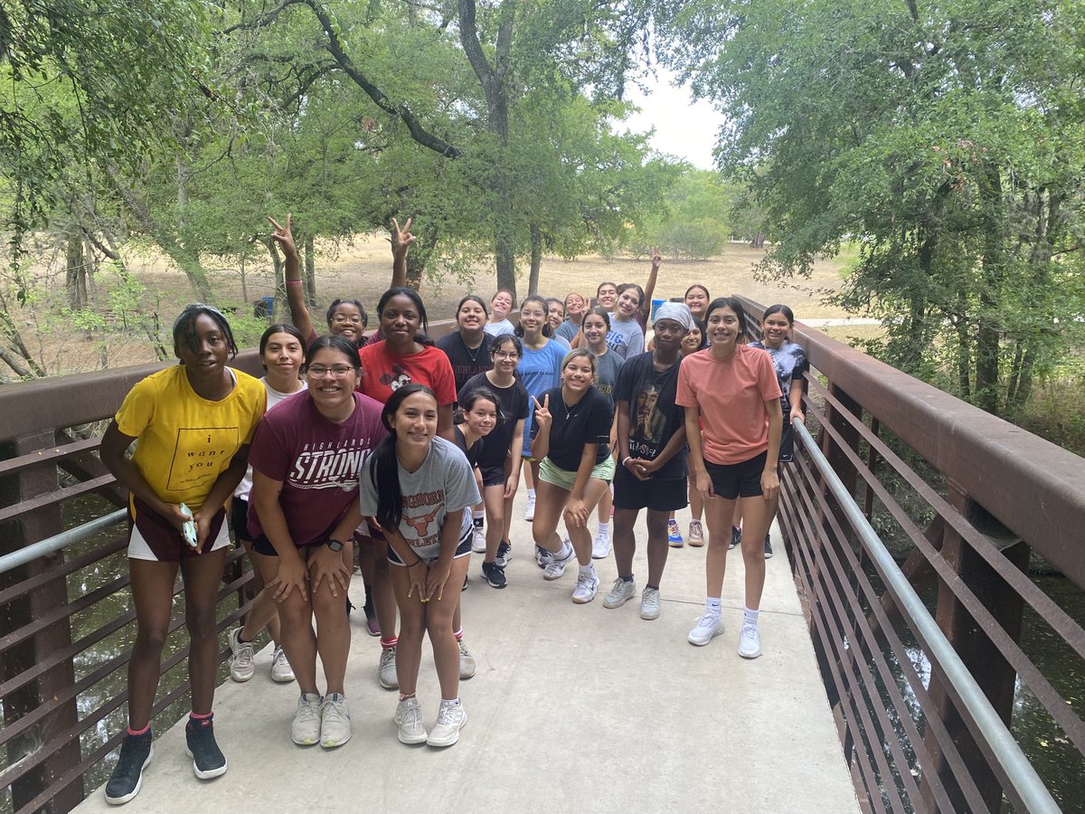marissamuniz14's tweet photo. Lady Owls 🦉 enjoyed a great workout at Salado Creek!! Had a blast with them this morning! So blessed to be their coach!❤️ https://t.co/m7so2YZBzI