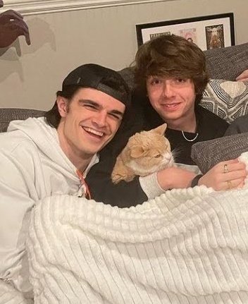 madishroom's tweet photo. This is a @FoolishGamers &amp; @honkkarl appreciation post. You both have helped me through more than you will ever know. Your streams, and you, have given me a safe space for when life is a little too overwhelming. Thank you so so much for being who you guys are. 
much love.
-madi<3 https://t.co/ghovXsSctT