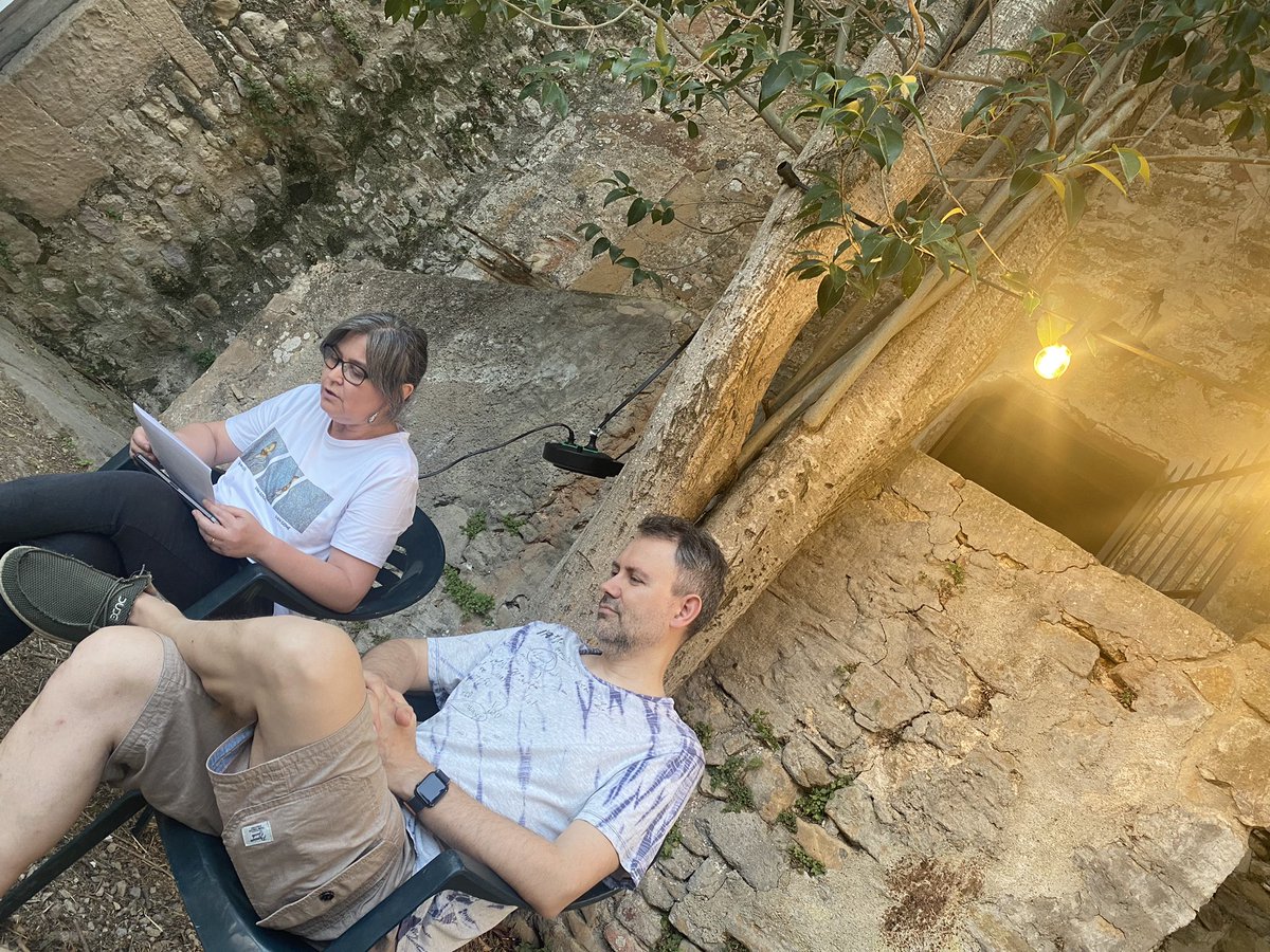 Un any més hem arribat a la cloenda del club de lectura. Enguany amb #Hamnet de Maggie O'Farrell <a href="/laltraedi/">L'Altra Editorial</a> 

Amb una presentació magnífica de <a href="/lectiolibri/">Isabelfr 🎗</a> 
.
"Jo em moro,
tu viuràs,
… treu forces del dolor i respira
per relatar la meva història".
.
Hamlet. Acte V Escena II