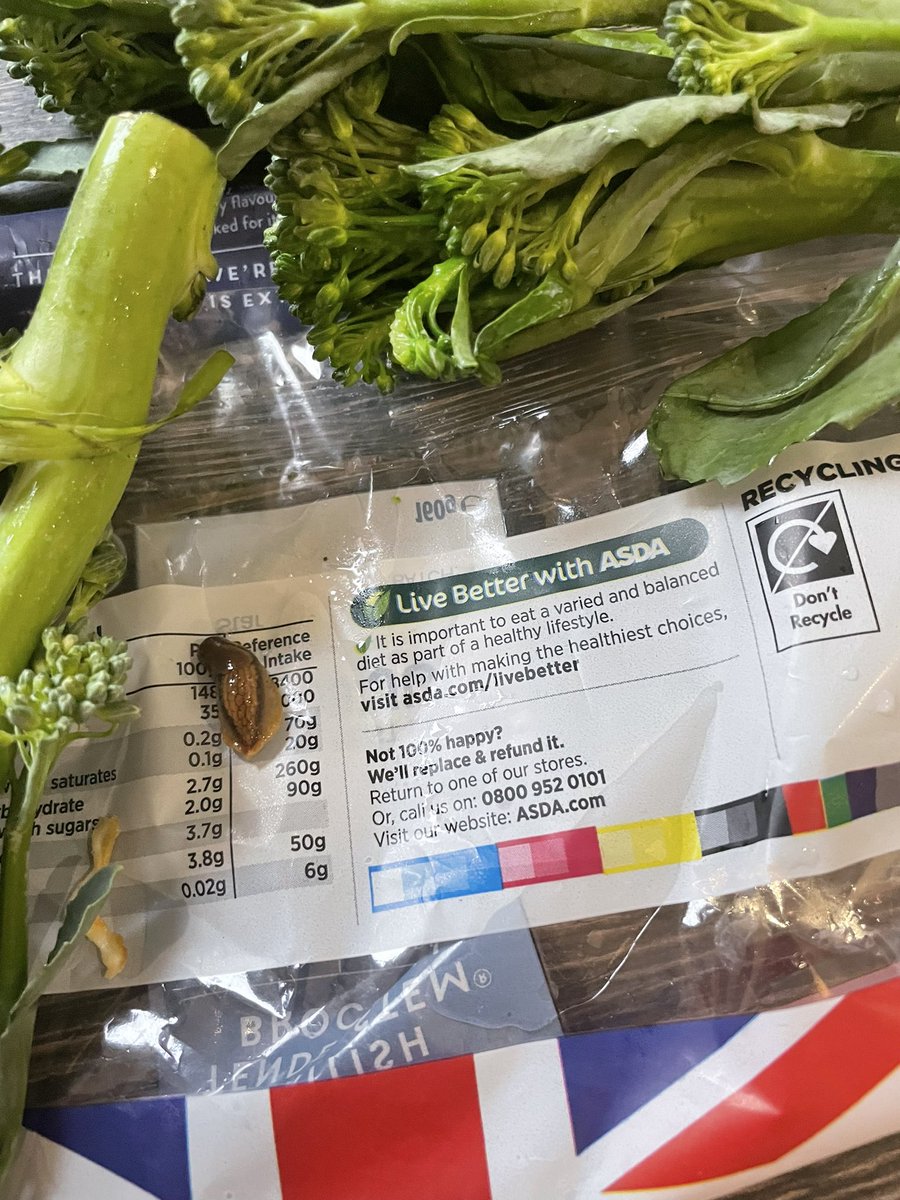 Kev_Rankin94's tweet photo. @asda @AsdaServiceTeam 
A live slug in your broccoli 🥦 
Is this what you mean by a “varied and balance diet” ? 🤮 https://t.co/dgz2uIkNqp