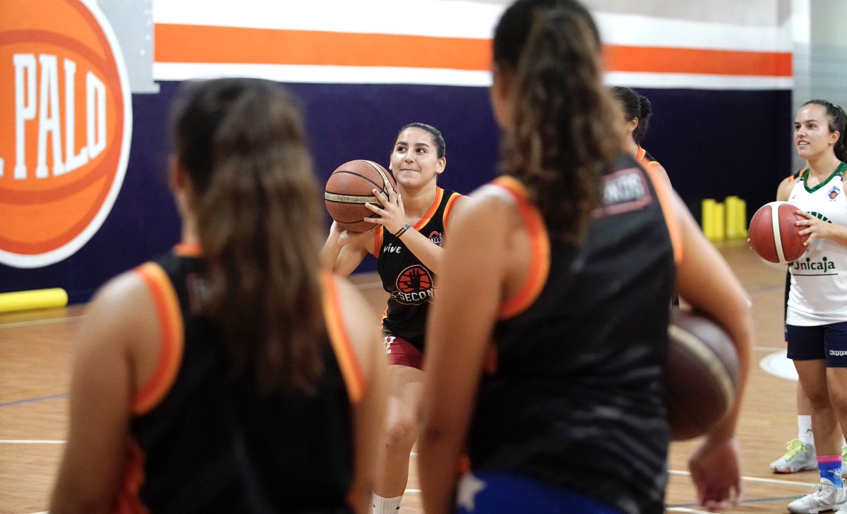 5secondsbasket's tweet photo. 🏀Así terminamos nuestro penúltimo día del tercer turno #campus5seconds 🧡🖤
💪🏼No queremos que esto acabe!!
🌍#Universo5Seconds https://t.co/mrdQAqQuq7
