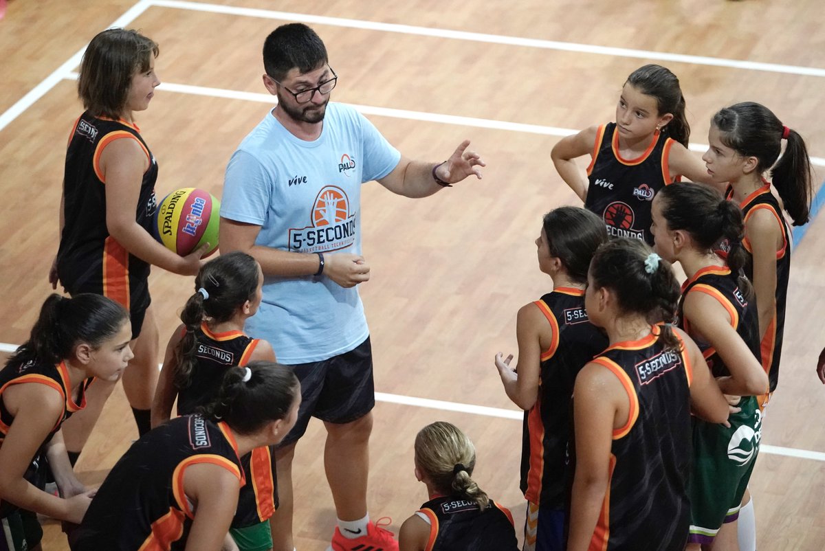 5secondsbasket's tweet photo. 🏀Así terminamos nuestro penúltimo día del tercer turno #campus5seconds 🧡🖤
💪🏼No queremos que esto acabe!!
🌍#Universo5Seconds https://t.co/mrdQAqQuq7
