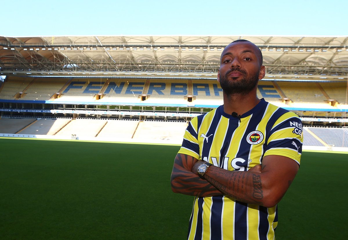 numara_12__'s tweet photo. Fenerbahçemize hoşgeldin Joao Pedro! https://t.co/yrpnCTiIdQ