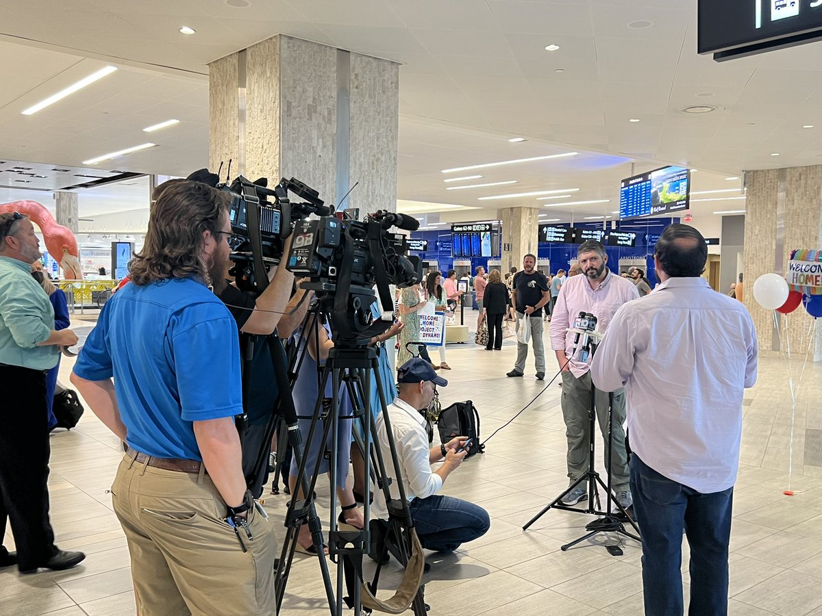 Project_Dynamo_'s tweet photo. What a warm welcome home #BryanStern with #ProjectDynamo and rescued American Alex Kirillo had at @FlyTPA yesterday! Media, family and friends filled the terminal with American flags, home made signs and balloons. 

https://t.co/vzN8DwPScz https://t.co/uHS8sculQi