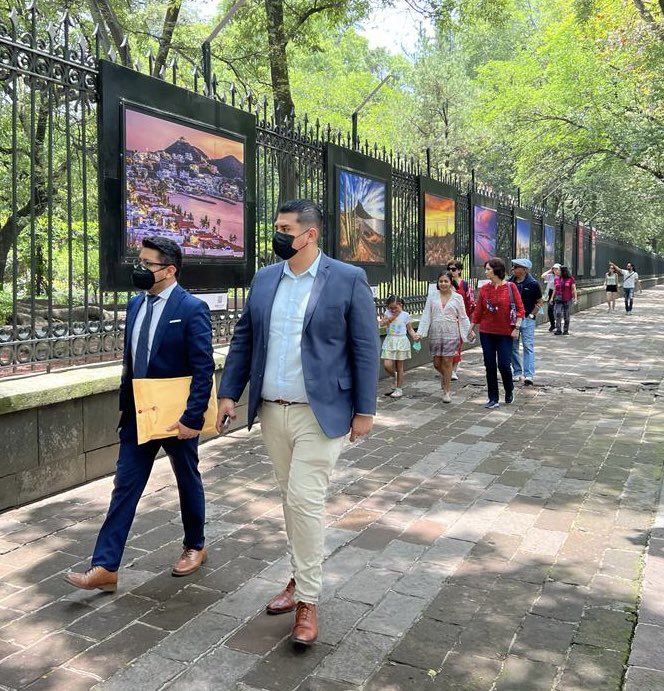 Rada_SC's tweet photo. Amigos, se acaba de inaugurar en Reforma (CDMX) la exposición fotográfica de Sonora “Un Tesoro por Descubrir”, donde varios fotógrafos contribuimos con imágenes de nuestro bello estado. Estarán exhibiéndose hasta el 4 de Sept! Muchas gracias @VisitSonora ! Alla nos vemos pronto! https://t.co/Mj6nT1fZvn