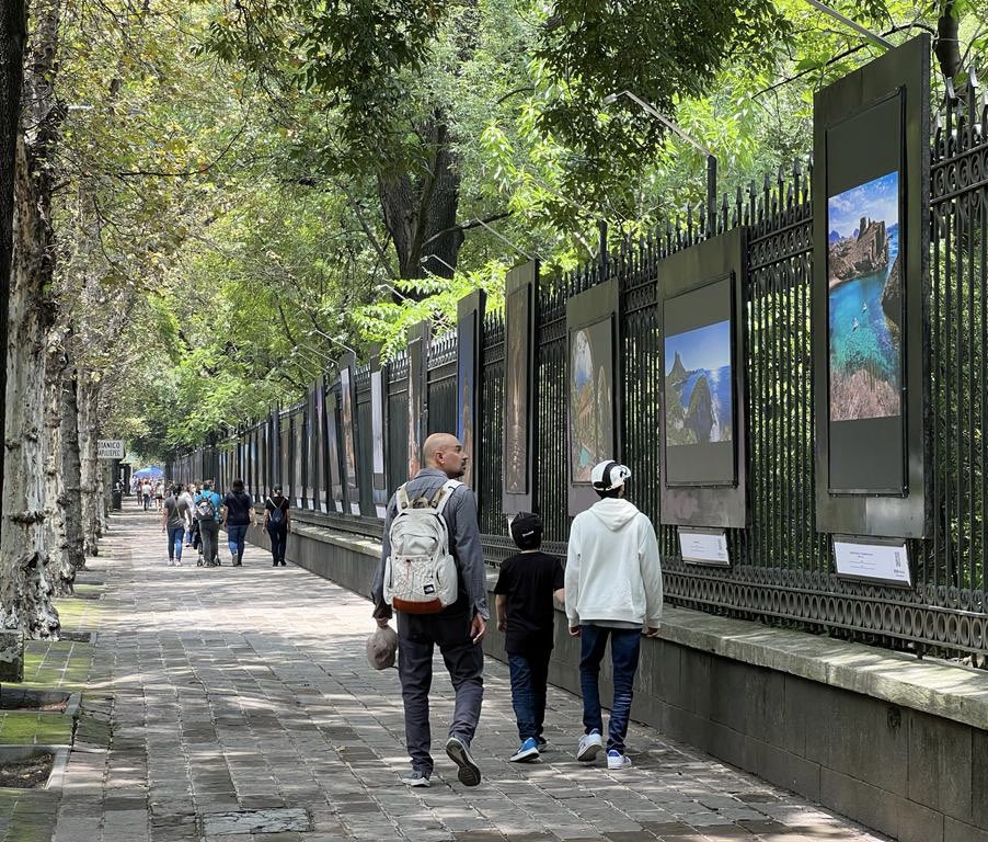 Rada_SC's tweet photo. Amigos, se acaba de inaugurar en Reforma (CDMX) la exposición fotográfica de Sonora “Un Tesoro por Descubrir”, donde varios fotógrafos contribuimos con imágenes de nuestro bello estado. Estarán exhibiéndose hasta el 4 de Sept! Muchas gracias @VisitSonora ! Alla nos vemos pronto! https://t.co/Mj6nT1fZvn