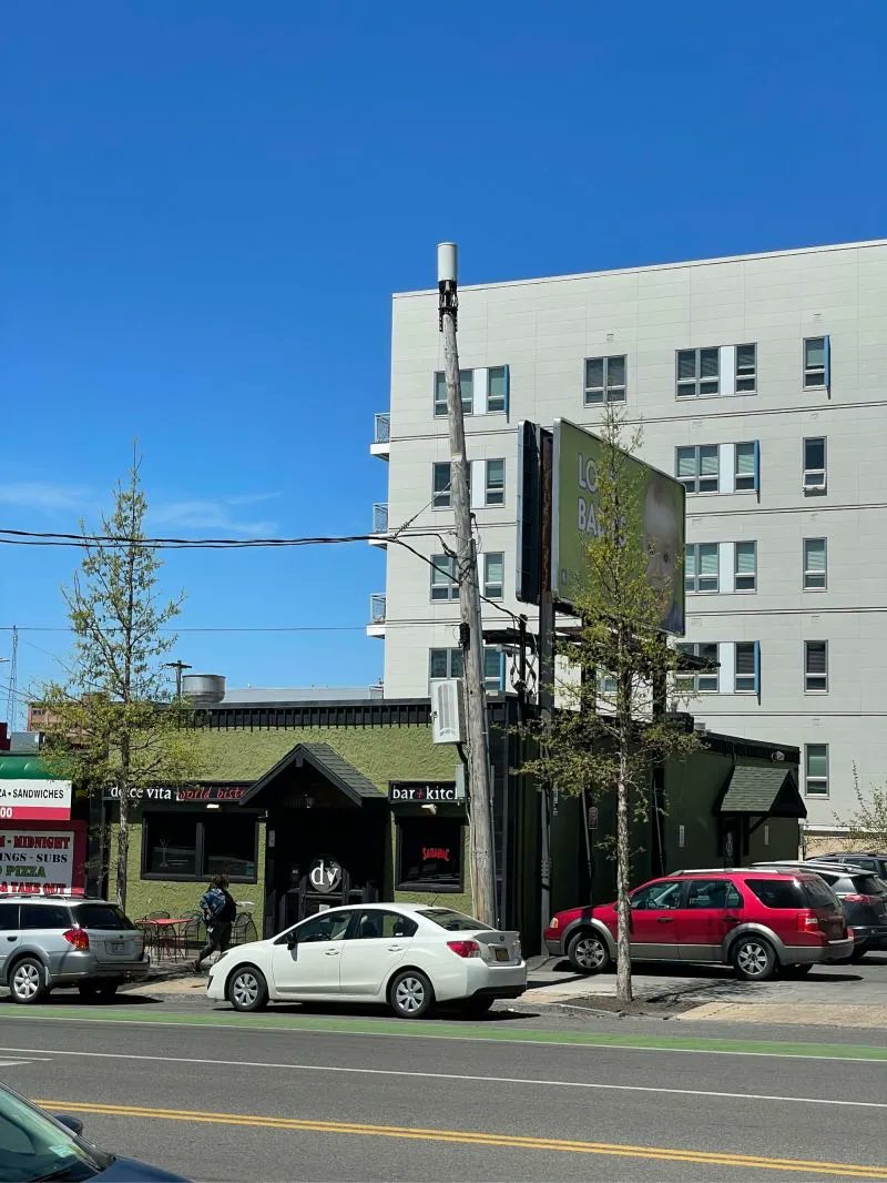 Is it easier to erect the #smallcell pole straight or adjust the cantenna so it’s straight? (This isn’t the photo- the pole leans at 10%)
Verizon - Syracuse