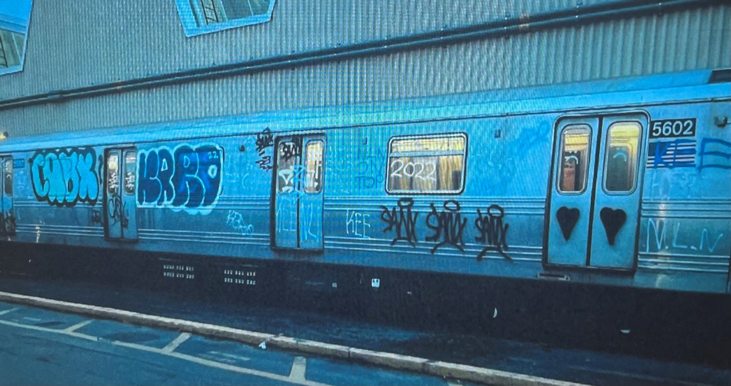 New York City Subway Trains Starting to Look Like the 70s and 80s All Over Again FYNy9VhWYAAACCR.jpg:large