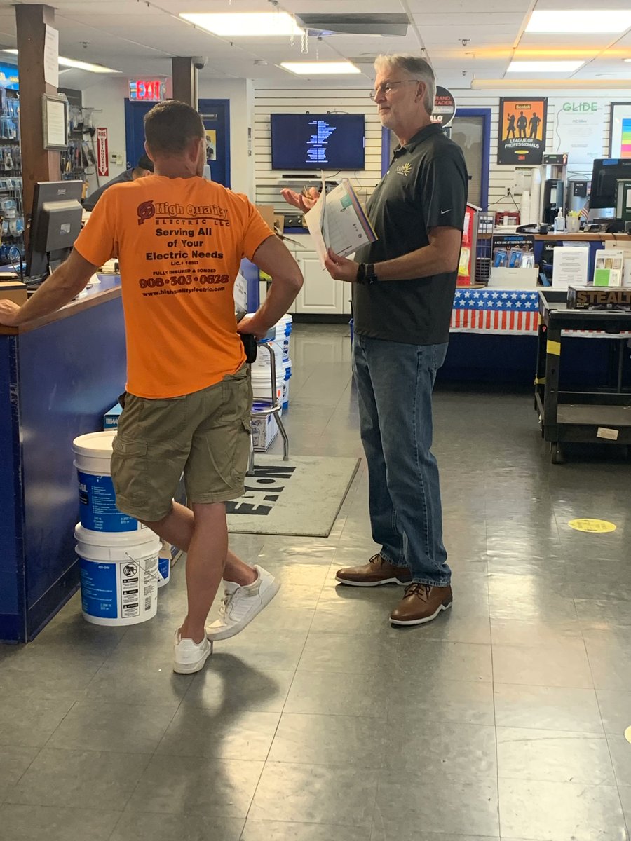 TurtleandHughes's tweet photo. A busy week w/ 2 successful events back 2 back! Alan of #AscendSalesNJNY &amp; Bob of #LightEfficientDesign demoed the newest #BreezEV chargers &amp; #LED lighting products new to the line. Thanks to all who stopped by! Next #counterday is 7/27, see you then! 👍 @AD_HQ #adtogetherwewin https://t.co/EIkDq4heuE