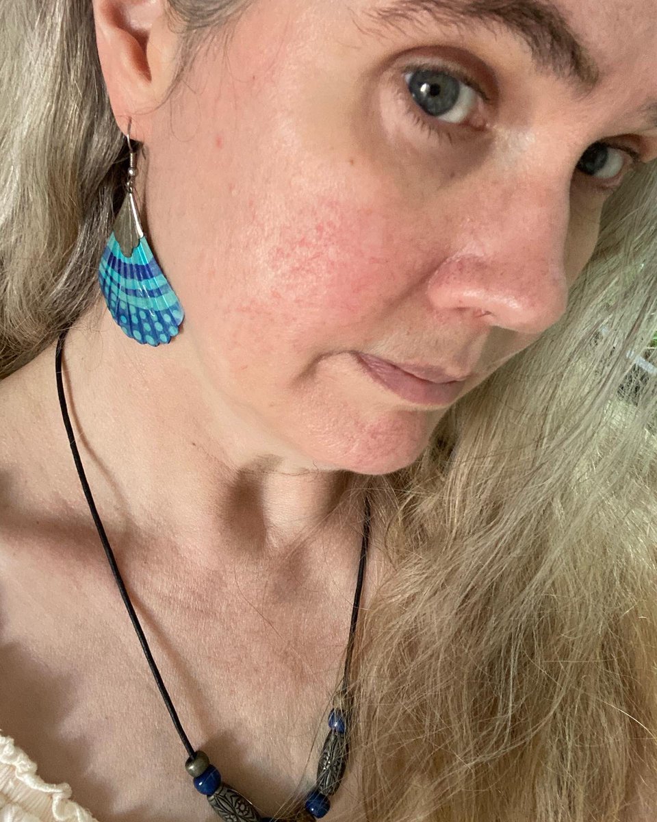 lhskarka's tweet photo. Today’s #jewelryaesthetic is shells. I bought the earrings ages ago at a shop called Natural Way here in #lfk They’re a bit broken now, & glued back together, but then so am I. Heyyyy… #workingfromwork https://t.co/sUpr4j5Gv0