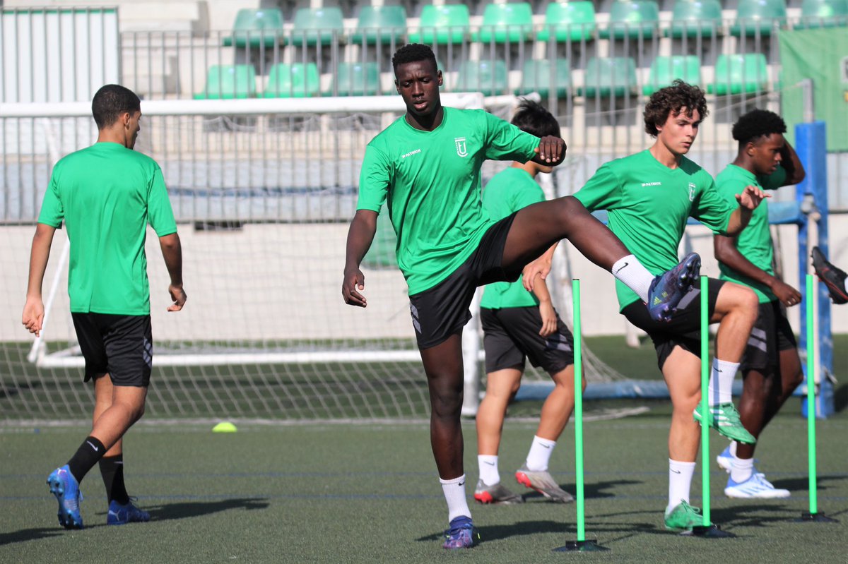 ue_cornella's tweet photo. #JuvenilA • El conjunt dirigit per @danipg5 ha començat la pretemporada 2022-2023 al Nou Municipal de Cornellà! 🏋🏻‍♀️

🔛 Setmanes d’entrenaments i partits per preparar un nou curs a Divisió d’Honor! 

ℹ️ Tota la info 🔗 https://t.co/06wWCEdAvT

#UECornellà #Ambelverdalcor 💚 https://t.co/G7pb5SW5k5